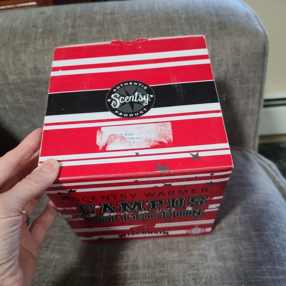 Wisconsin Badgers Scentsy College collection full size wax warmer - Picture 13 of 14